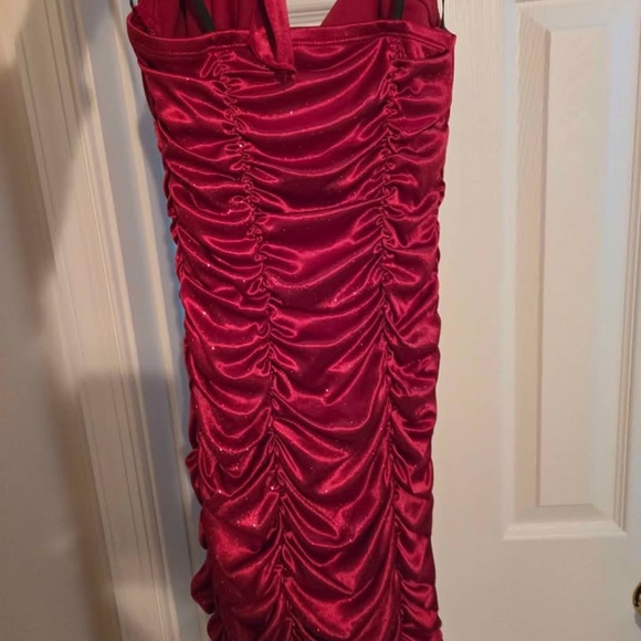 Red halter dress NWOT glitter size medium - Picture 5 of 6